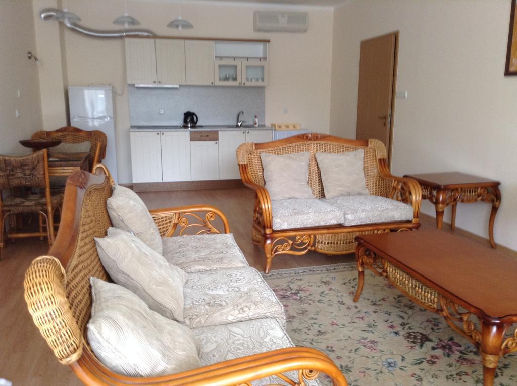 Oasis Suites Apartments And Studios 拉夫达 外观 照片