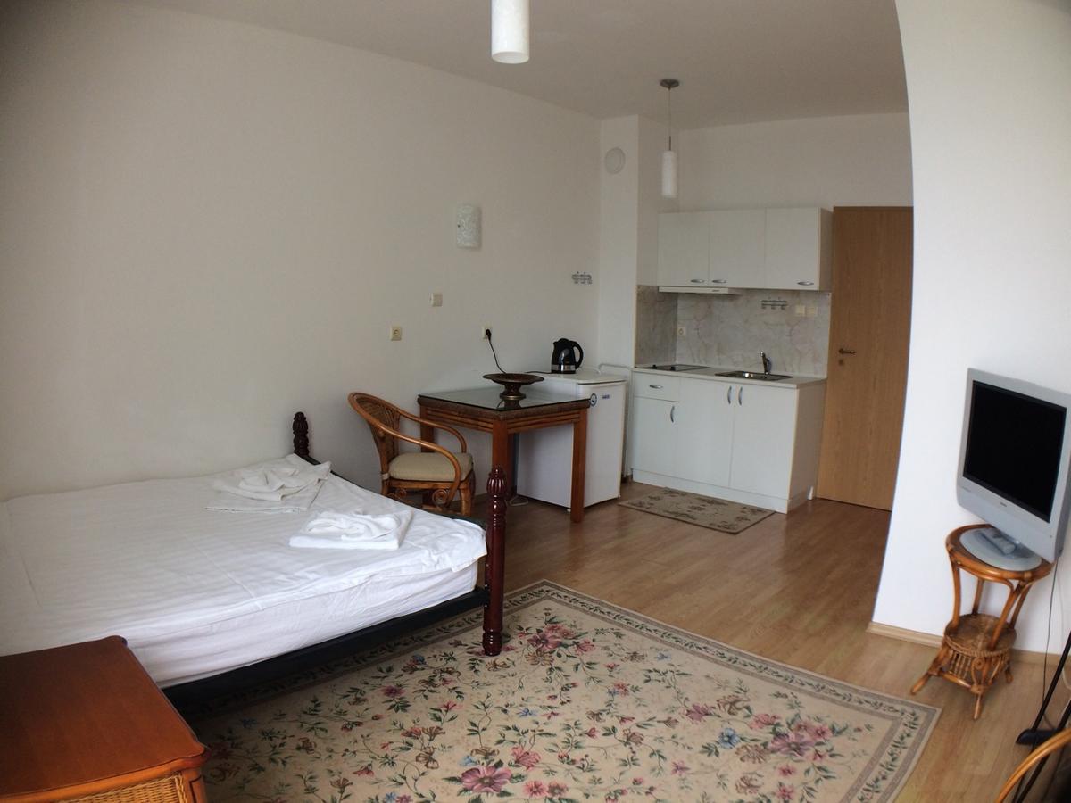 Oasis Suites Apartments And Studios 拉夫达 外观 照片