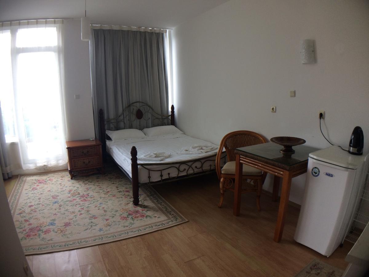 Oasis Suites Apartments And Studios 拉夫达 外观 照片