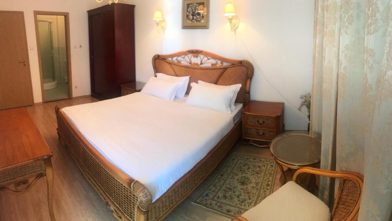 Oasis Suites Apartments And Studios 拉夫达 外观 照片